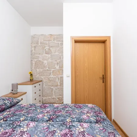 Alba Sanja I Teran Apartament *