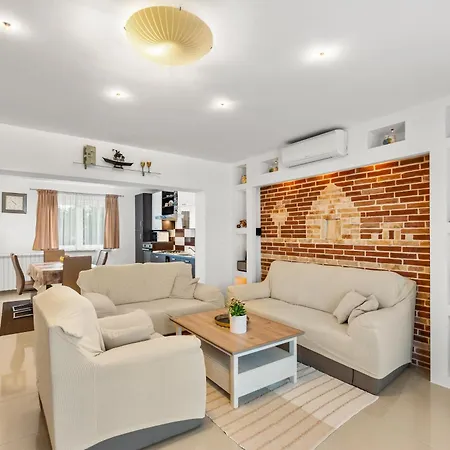 Alba Sanja I Teran Apartment Funtana